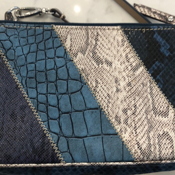 NWOT Faux Snakeskin/Croc Blue & Silver Purse with Matching Belt - Picture 4 of 9